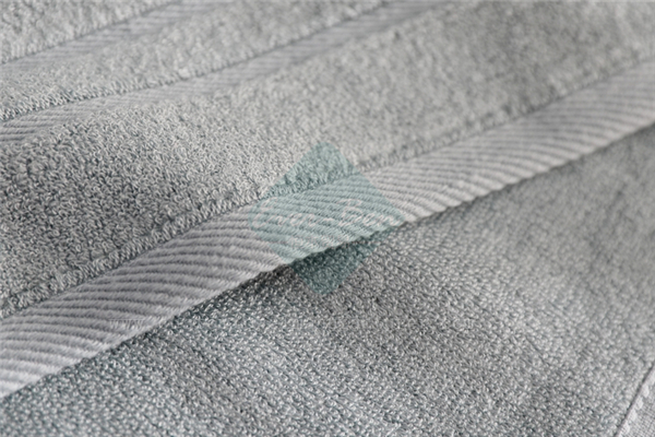 China Bulk Custom red bath towels supplier